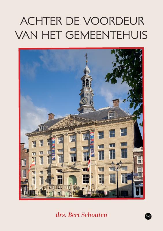 Achter de voordeur van het gemeentehuis